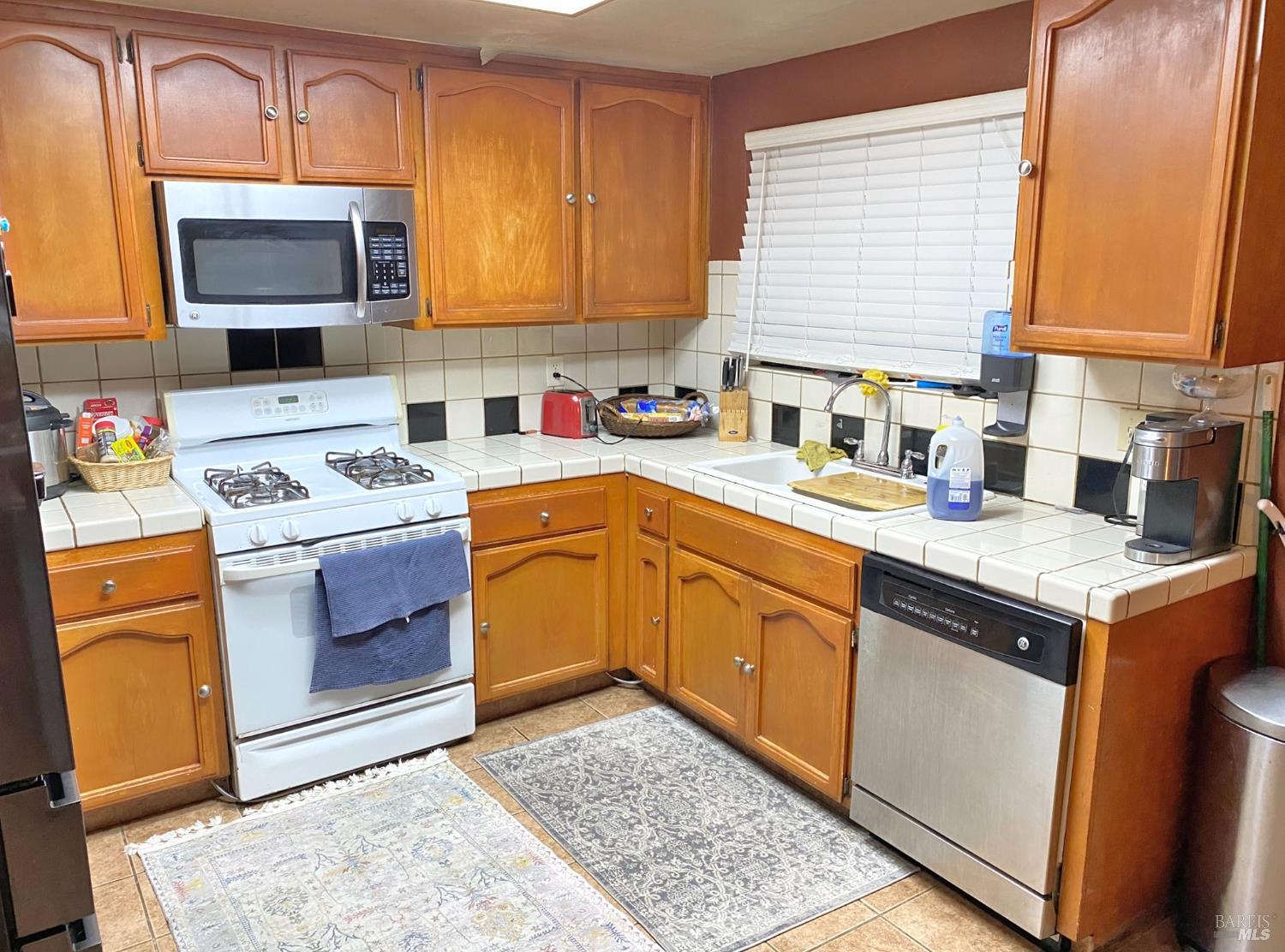 Detail Gallery Image 7 of 38 For 919 Brandon Way, Fairfield,  CA 94533 - 3 Beds | 2/1 Baths