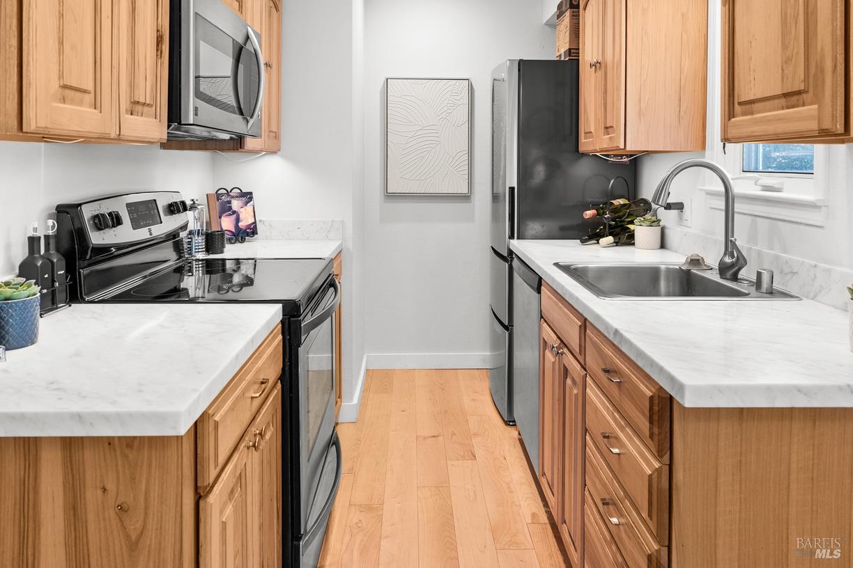 Detail Gallery Image 8 of 27 For 110 Seminary Dr 1a,  Mill Valley,  CA 94941 - 1 Beds | 1 Baths