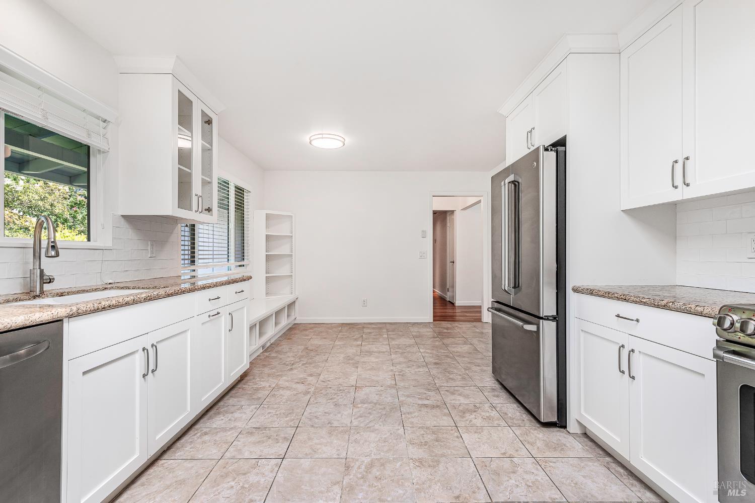 Detail Gallery Image 15 of 51 For 2880 Creekside Rd, Santa Rosa,  CA 95405 - 3 Beds | 2/1 Baths