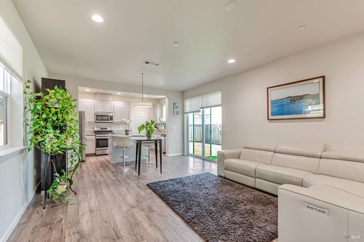 Detail Gallery Image 7 of 41 For 1493 W 3rd St, Santa Rosa,  CA 95401 - 4 Beds | 3 Baths