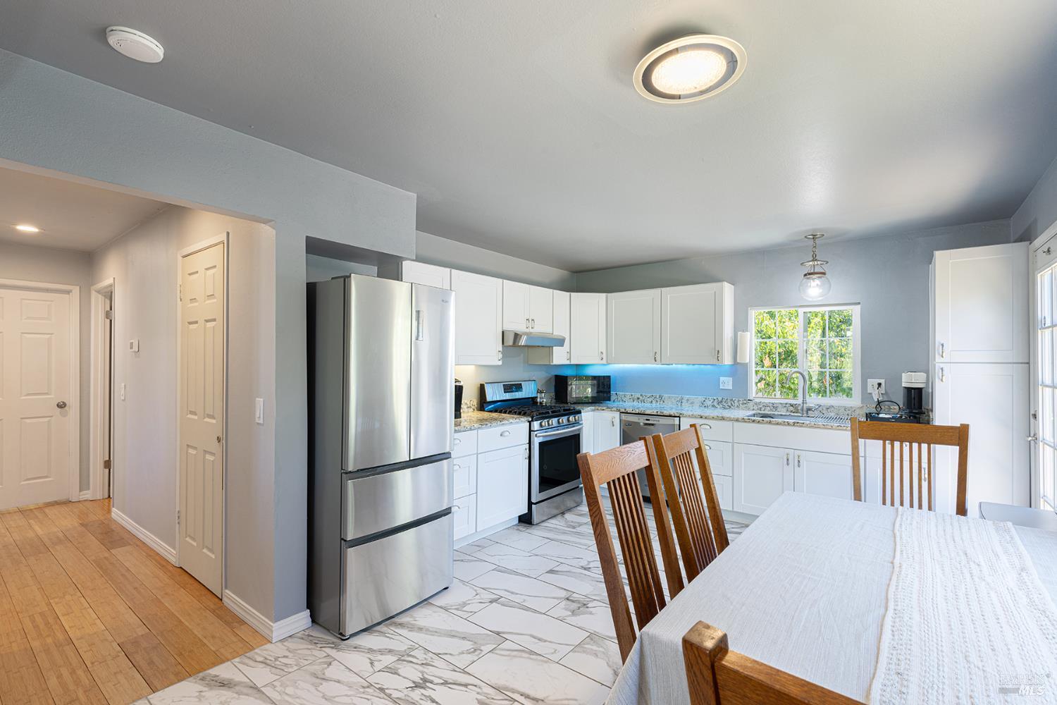 Detail Gallery Image 10 of 27 For 1538 Surrey Dr, Santa Rosa,  CA 95401 - 2 Beds | 1 Baths