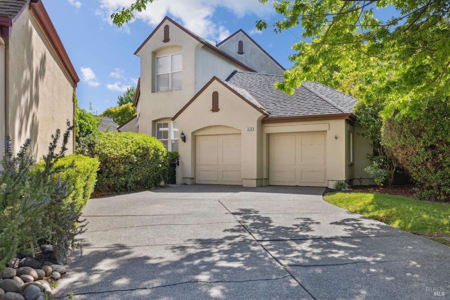 Detail Gallery Image 1 of 1 For 1876 Adobe Creek Dr, Petaluma,  CA 94954 - 4 Beds | 3 Baths