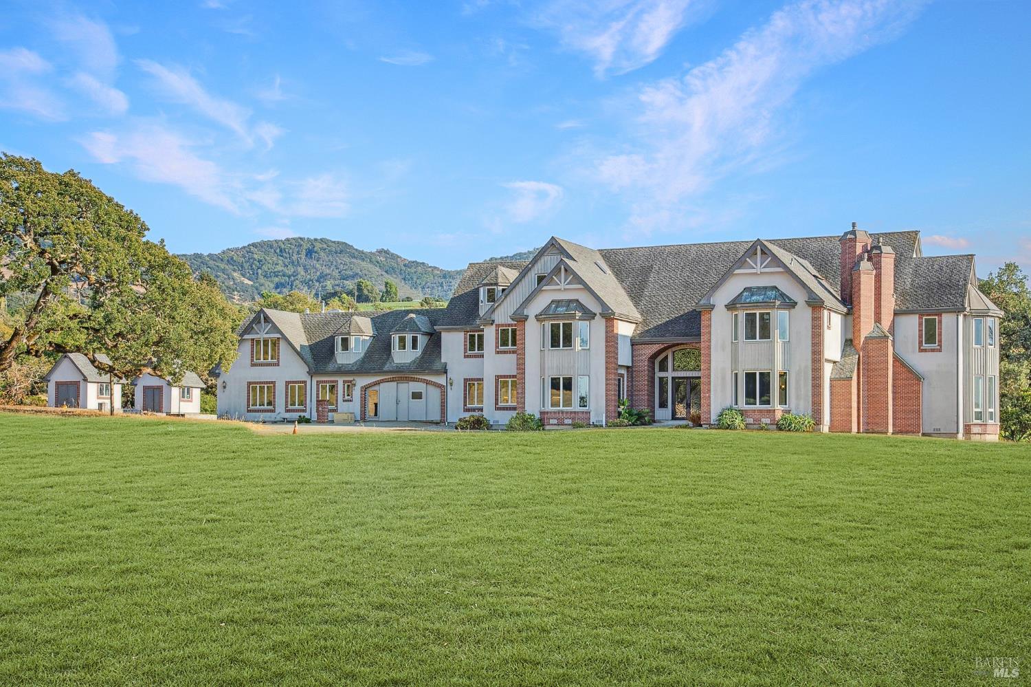 Detail Gallery Image 2 of 96 For 5151 Wild Horse Valley Rd, Napa,  CA 94558 - 4 Beds | 6/1 Baths