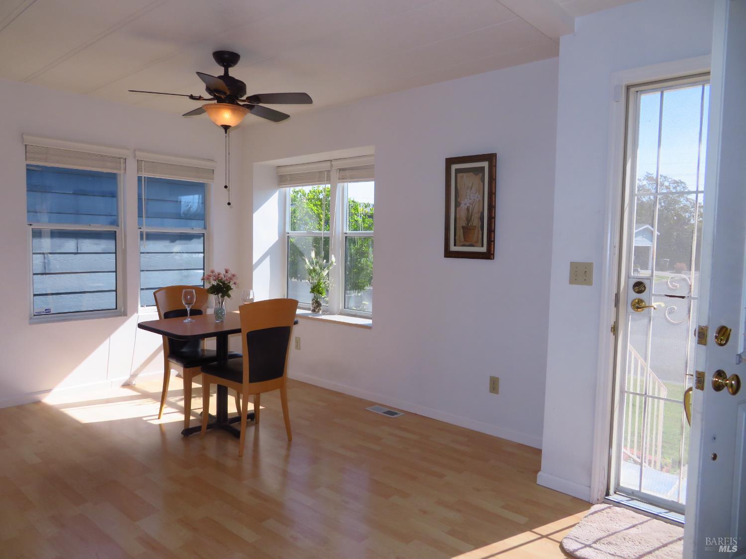 Detail Gallery Image 2 of 21 For 1945 Piner Rd 105, Santa Rosa,  CA 95403 - 2 Beds | 2 Baths
