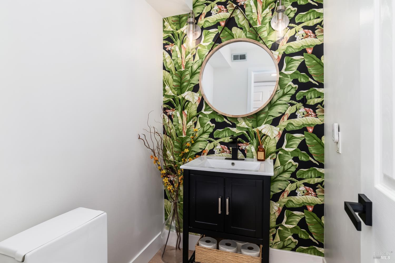 Detail Gallery Image 21 of 29 For 26 Sotelo Way, Novato,  CA 94945 - 4 Beds | 2/1 Baths