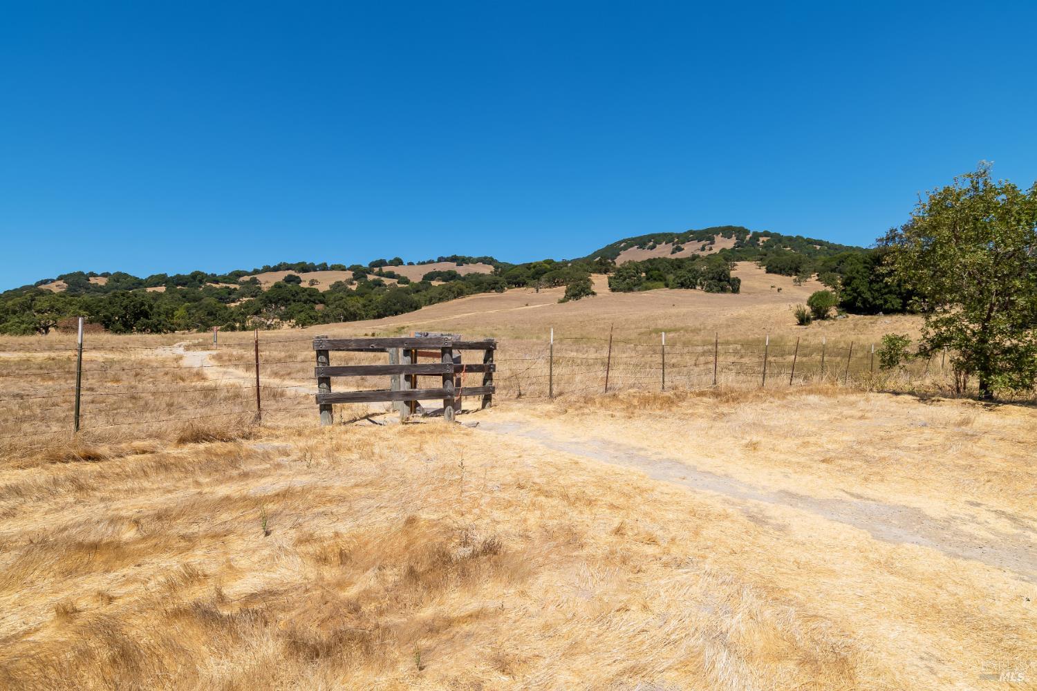 Detail Gallery Image 25 of 29 For 26 Sotelo Way, Novato,  CA 94945 - 4 Beds | 2/1 Baths