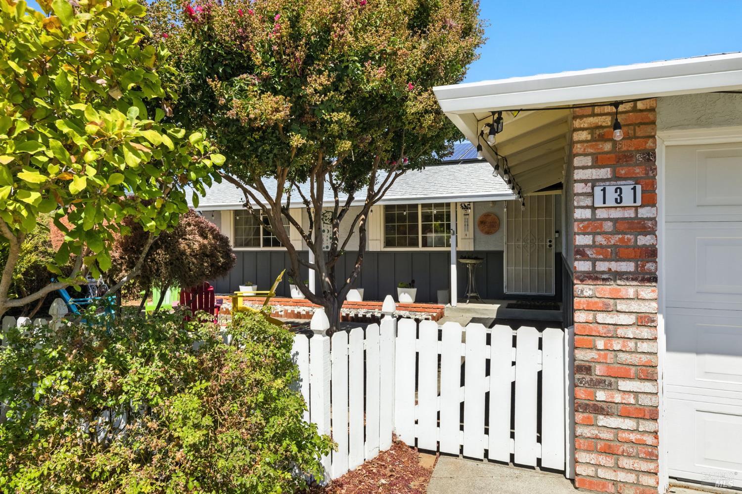 Detail Gallery Image 3 of 33 For 131 Hartford Ave, Vacaville,  CA 95687 - 4 Beds | 2 Baths
