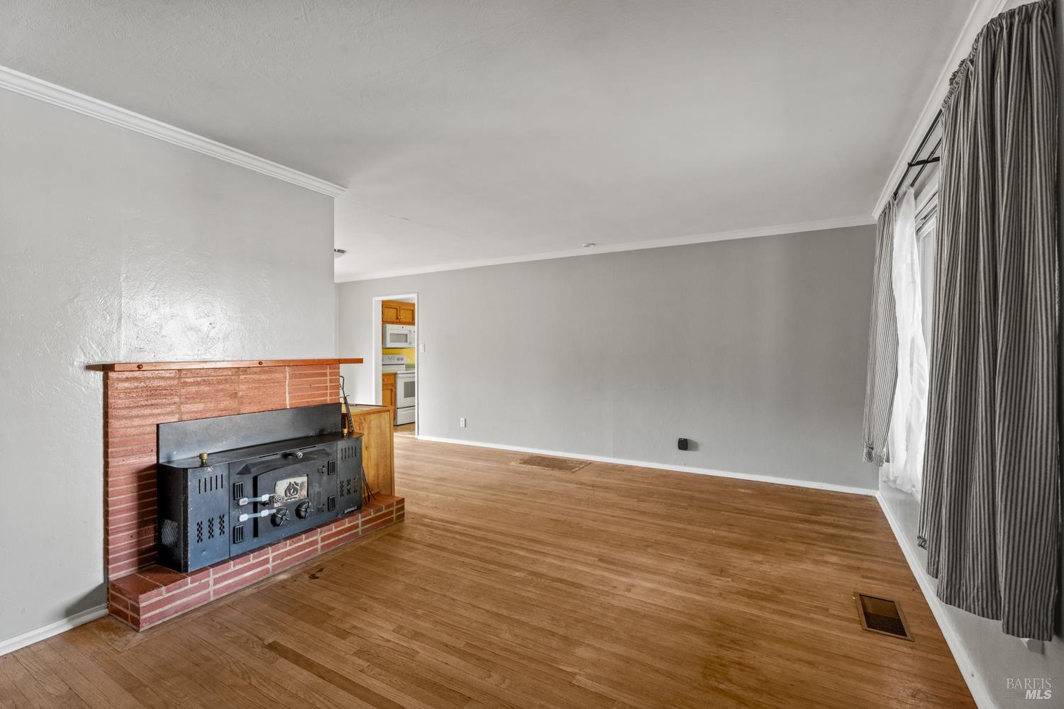 Detail Gallery Image 10 of 25 For 611 Hawthorne Ln, Willits,  CA 95490 - 2 Beds | 1 Baths