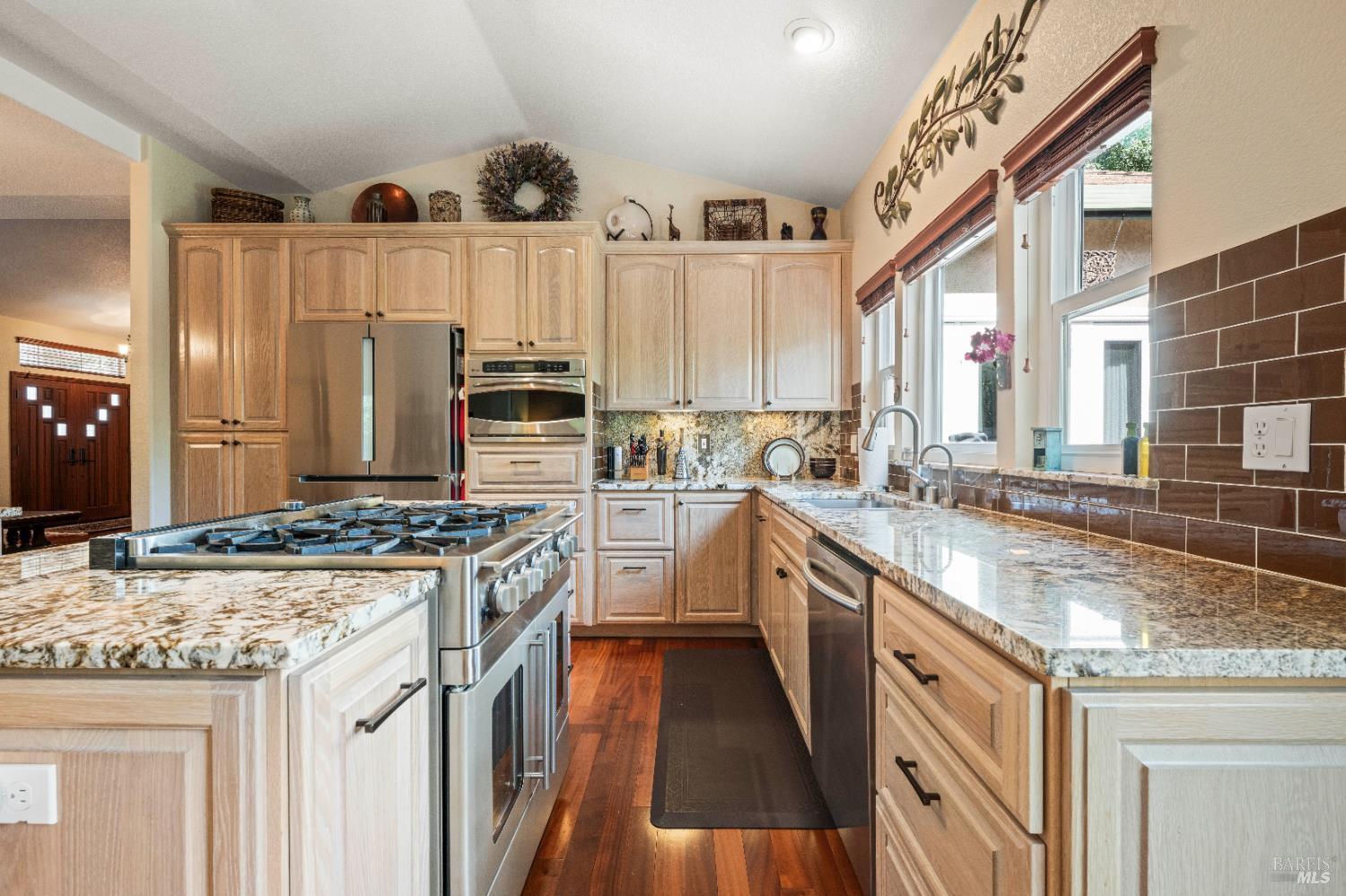 Detail Gallery Image 8 of 54 For 967 Cedar Brook Ln, Vacaville,  CA 95687 - 4 Beds | 2/1 Baths