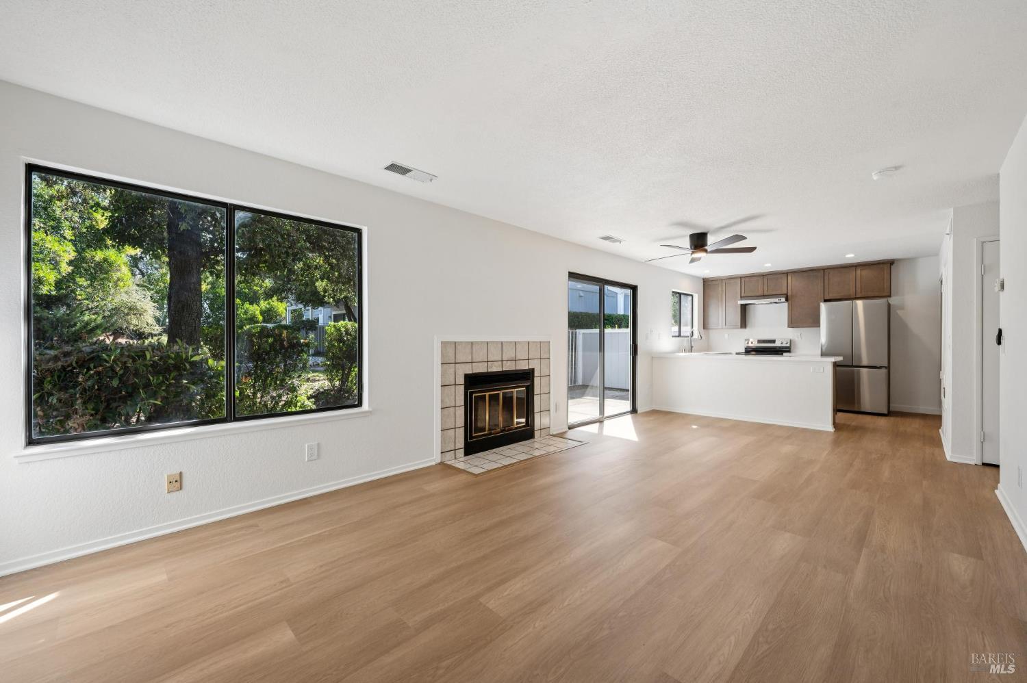 Detail Gallery Image 7 of 24 For 58 Hector Ln, Novato,  CA 94949 - 2 Beds | 1 Baths
