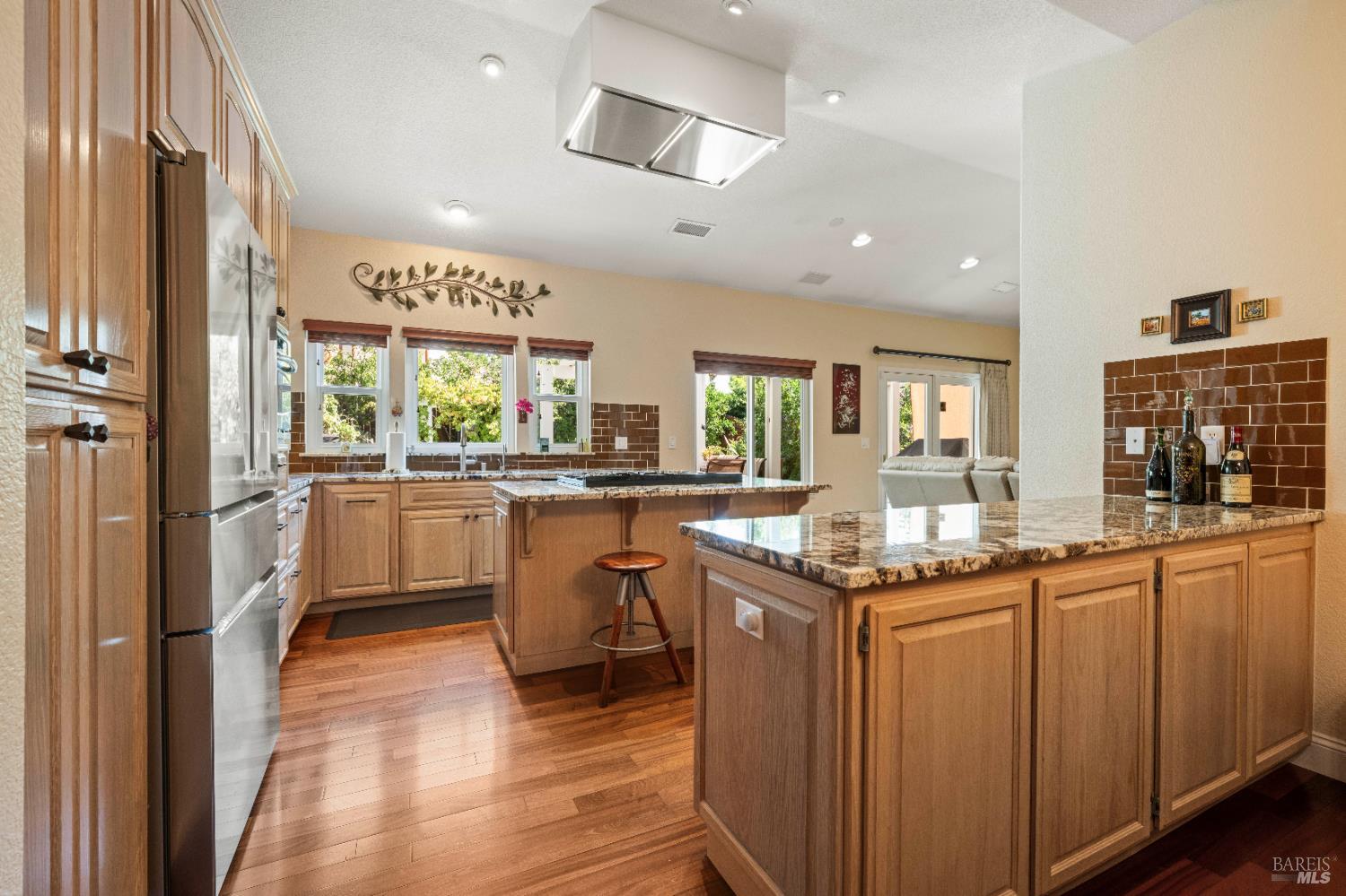 Detail Gallery Image 5 of 54 For 967 Cedar Brook Ln, Vacaville,  CA 95687 - 4 Beds | 2/1 Baths