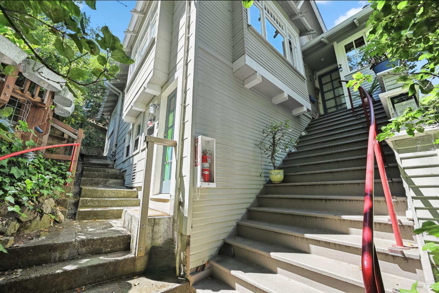 Detail Gallery Image 4 of 32 For 107 Stadium Ave, Mill Valley,  CA 94941 - – Beds | – Baths
