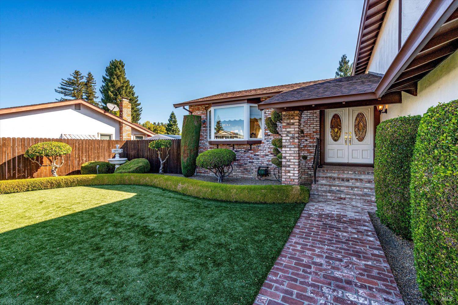 Detail Gallery Image 4 of 48 For 3968 Montrose St, Napa,  CA 94558 - 4 Beds | 3/1 Baths