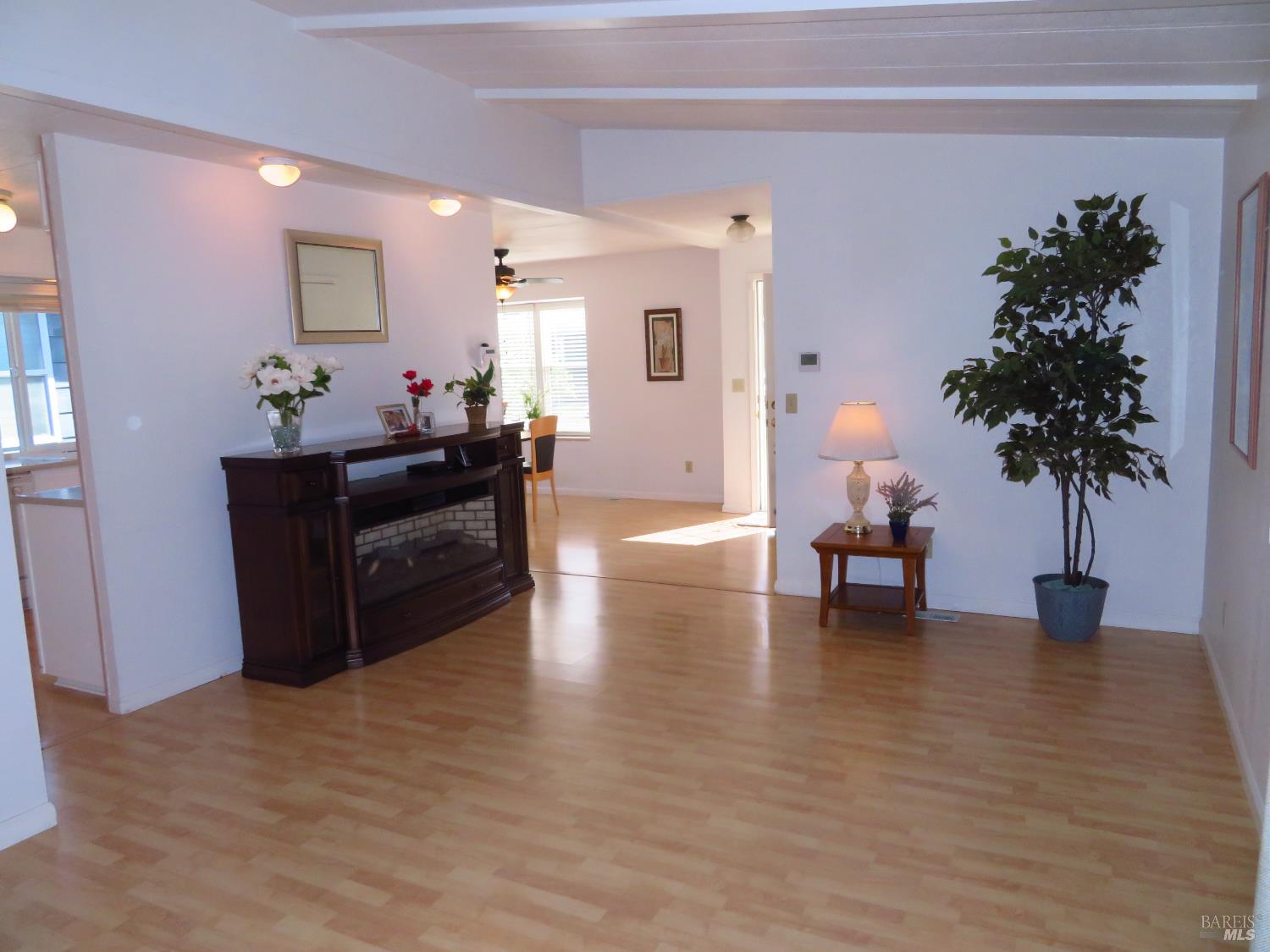 Detail Gallery Image 6 of 21 For 1945 Piner Rd 105, Santa Rosa,  CA 95403 - 2 Beds | 2 Baths