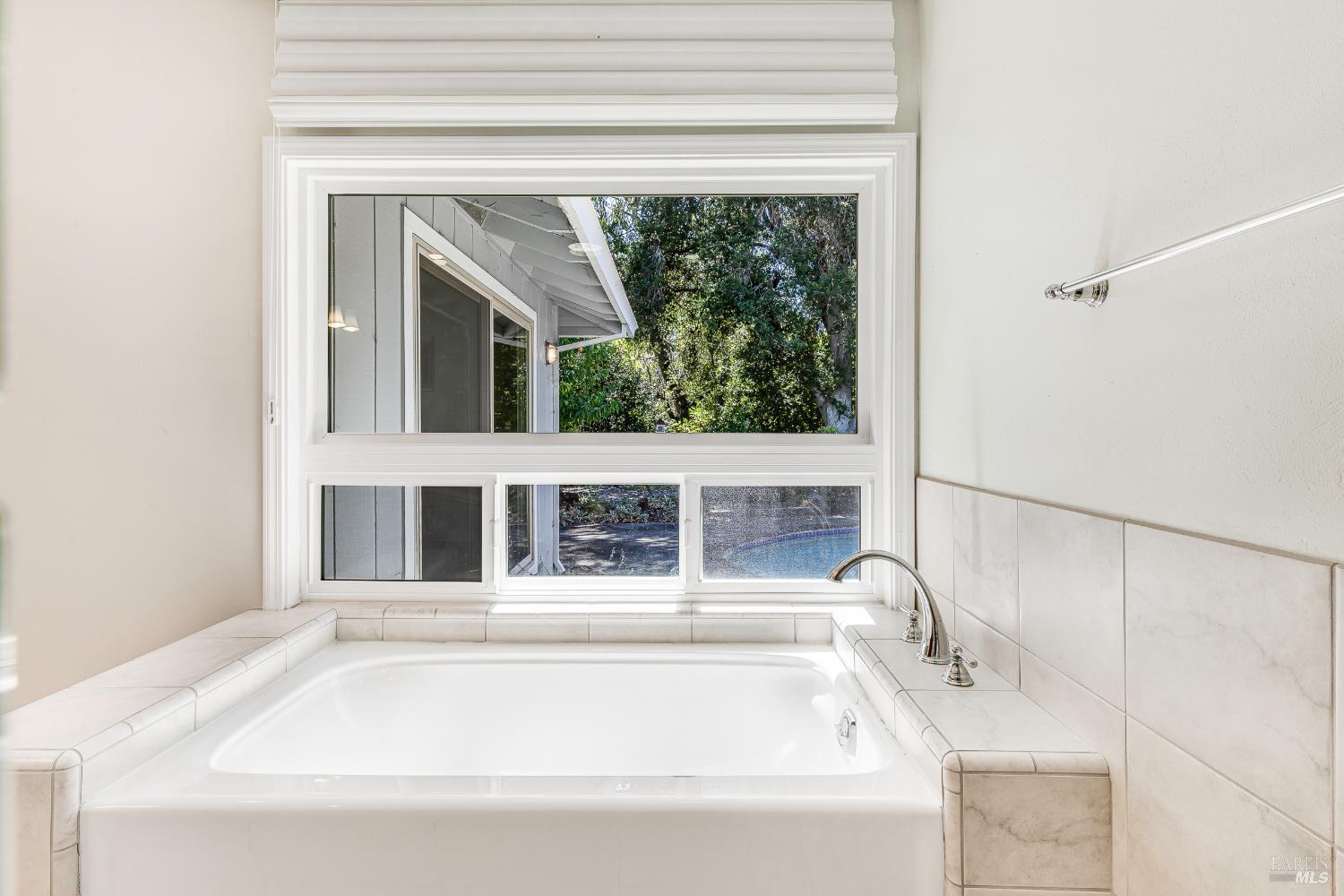 Detail Gallery Image 38 of 51 For 2880 Creekside Rd, Santa Rosa,  CA 95405 - 3 Beds | 2/1 Baths