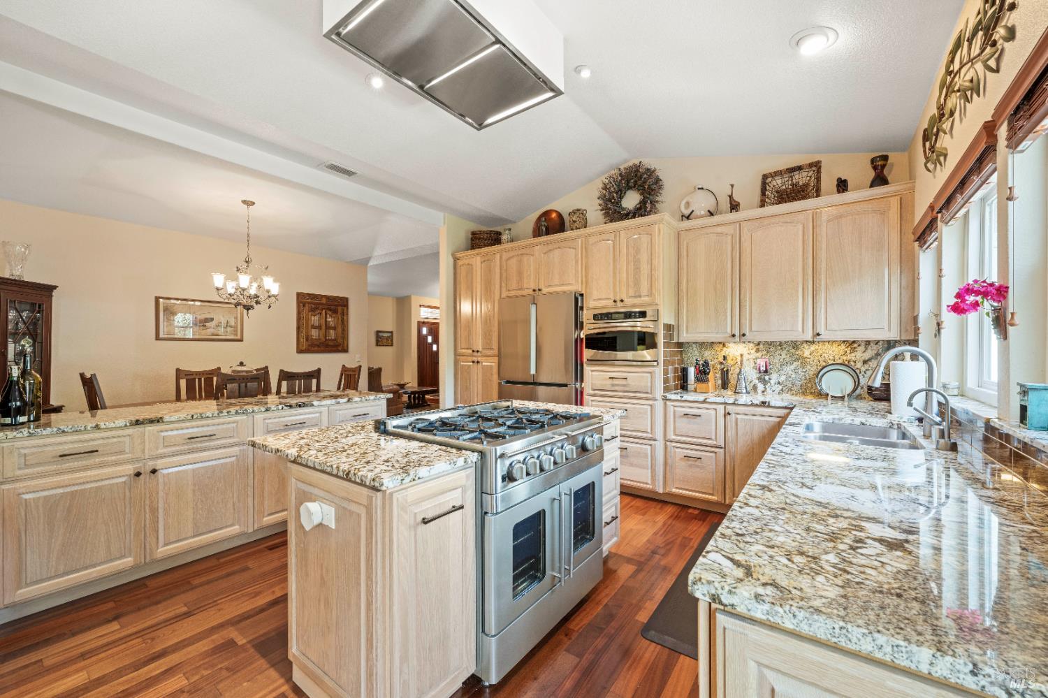 Detail Gallery Image 7 of 54 For 967 Cedar Brook Ln, Vacaville,  CA 95687 - 4 Beds | 2/1 Baths
