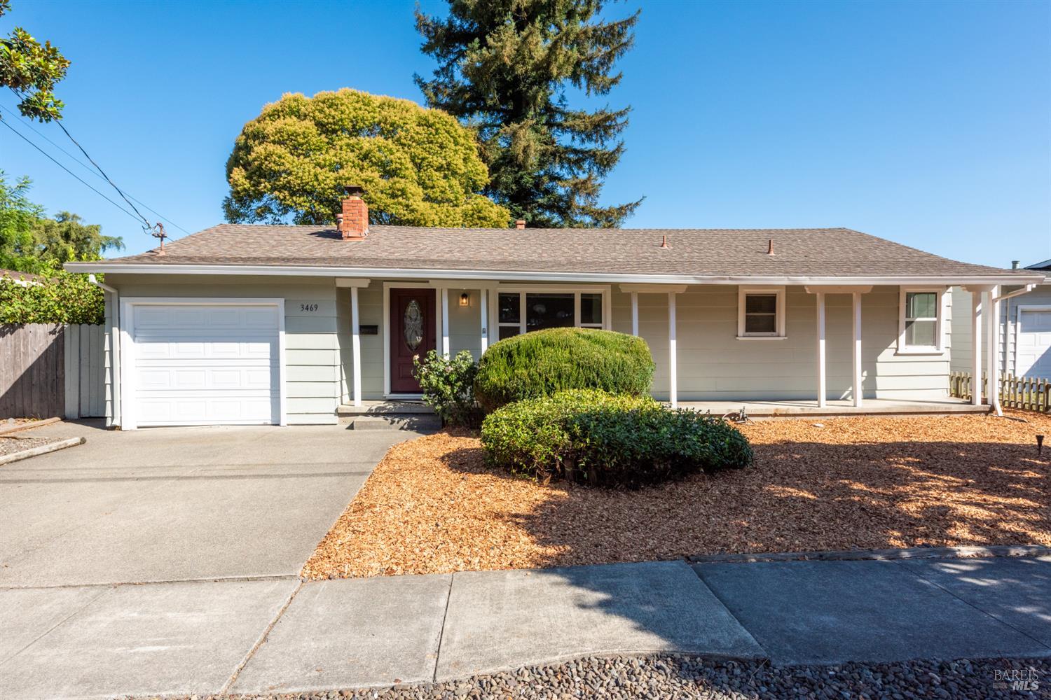 Detail Gallery Image 4 of 26 For 3469 Idaho Dr, Santa Rosa,  CA 95405 - 3 Beds | 1 Baths