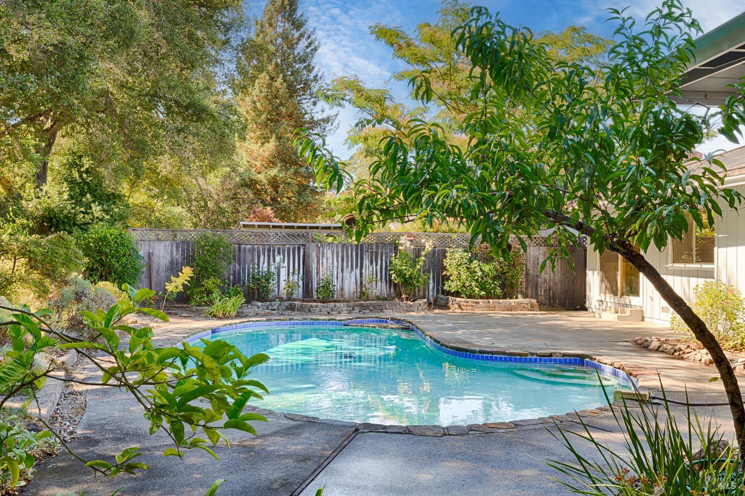 Detail Gallery Image 48 of 51 For 2880 Creekside Rd, Santa Rosa,  CA 95405 - 3 Beds | 2/1 Baths