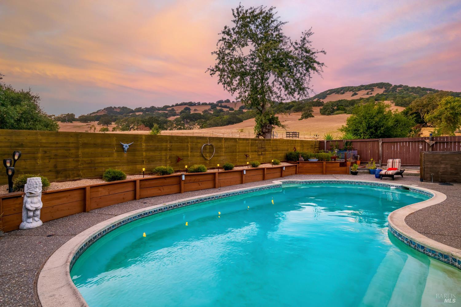 Detail Gallery Image 27 of 29 For 26 Sotelo Way, Novato,  CA 94945 - 4 Beds | 2/1 Baths