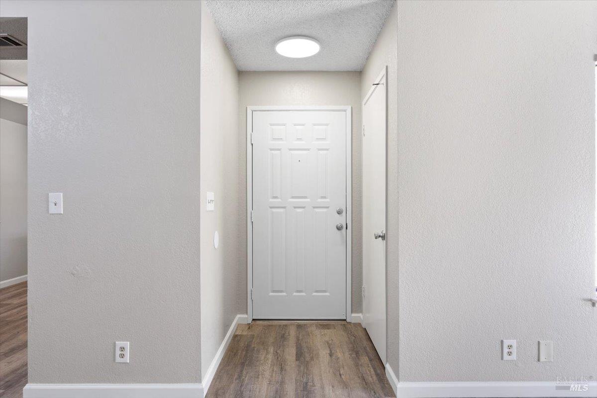 Detail Gallery Image 5 of 44 For 987 Daniel St, Fairfield,  CA 94533 - 2 Beds | 2 Baths