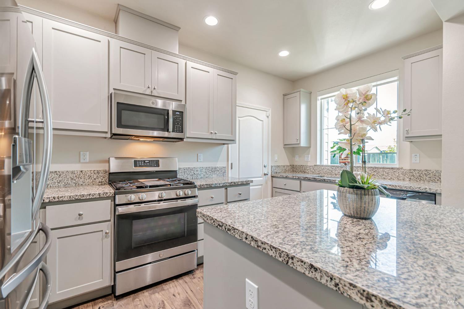 Detail Gallery Image 17 of 41 For 1493 W 3rd St, Santa Rosa,  CA 95401 - 4 Beds | 3 Baths