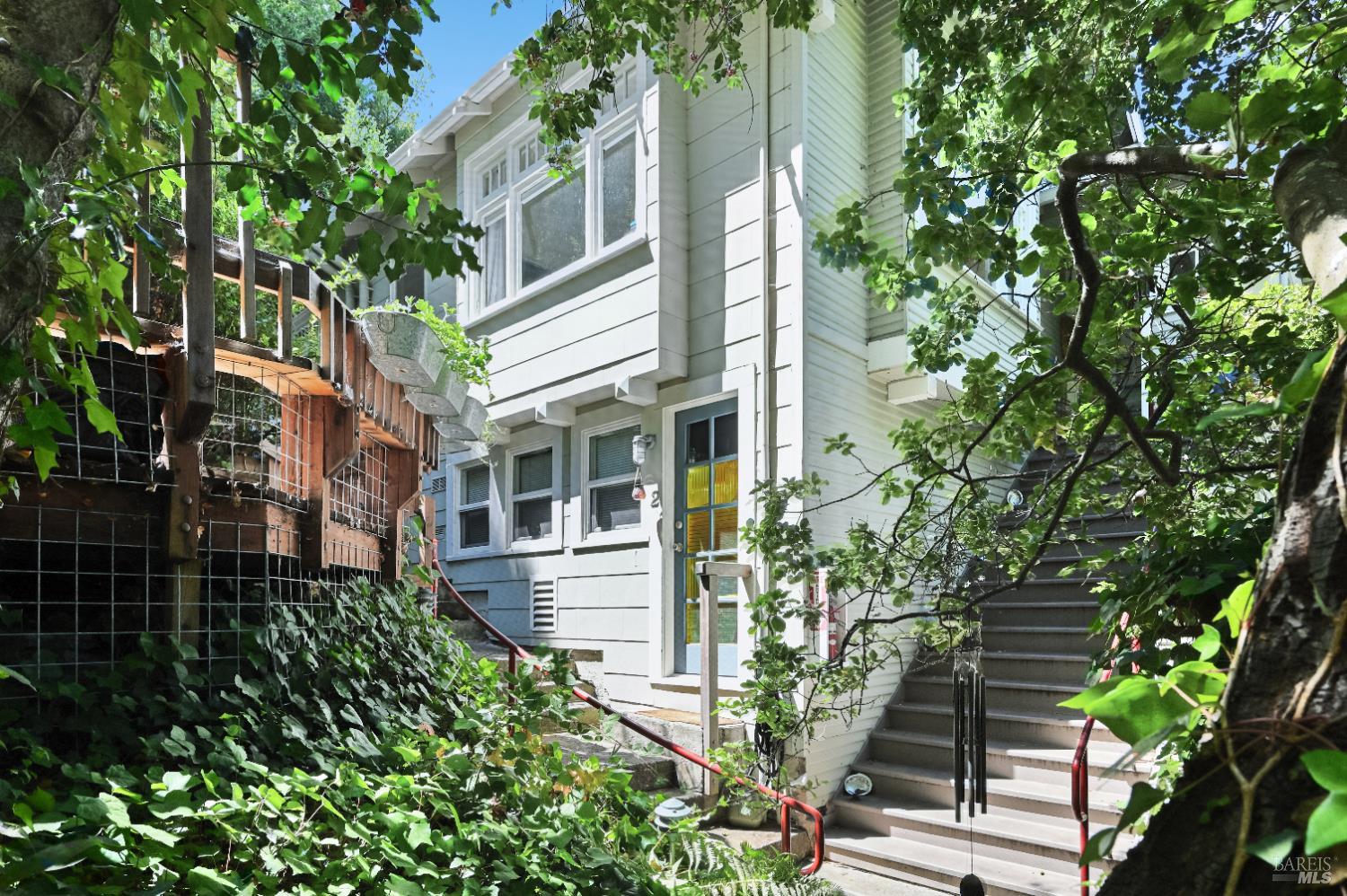 Detail Gallery Image 3 of 32 For 107 Stadium Ave, Mill Valley,  CA 94941 - – Beds | – Baths