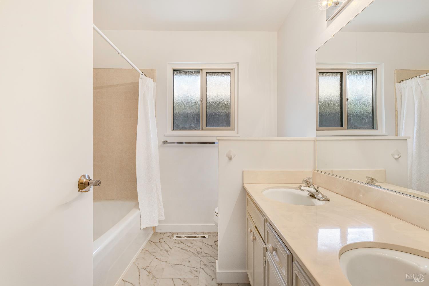 Detail Gallery Image 28 of 51 For 2880 Creekside Rd, Santa Rosa,  CA 95405 - 3 Beds | 2/1 Baths