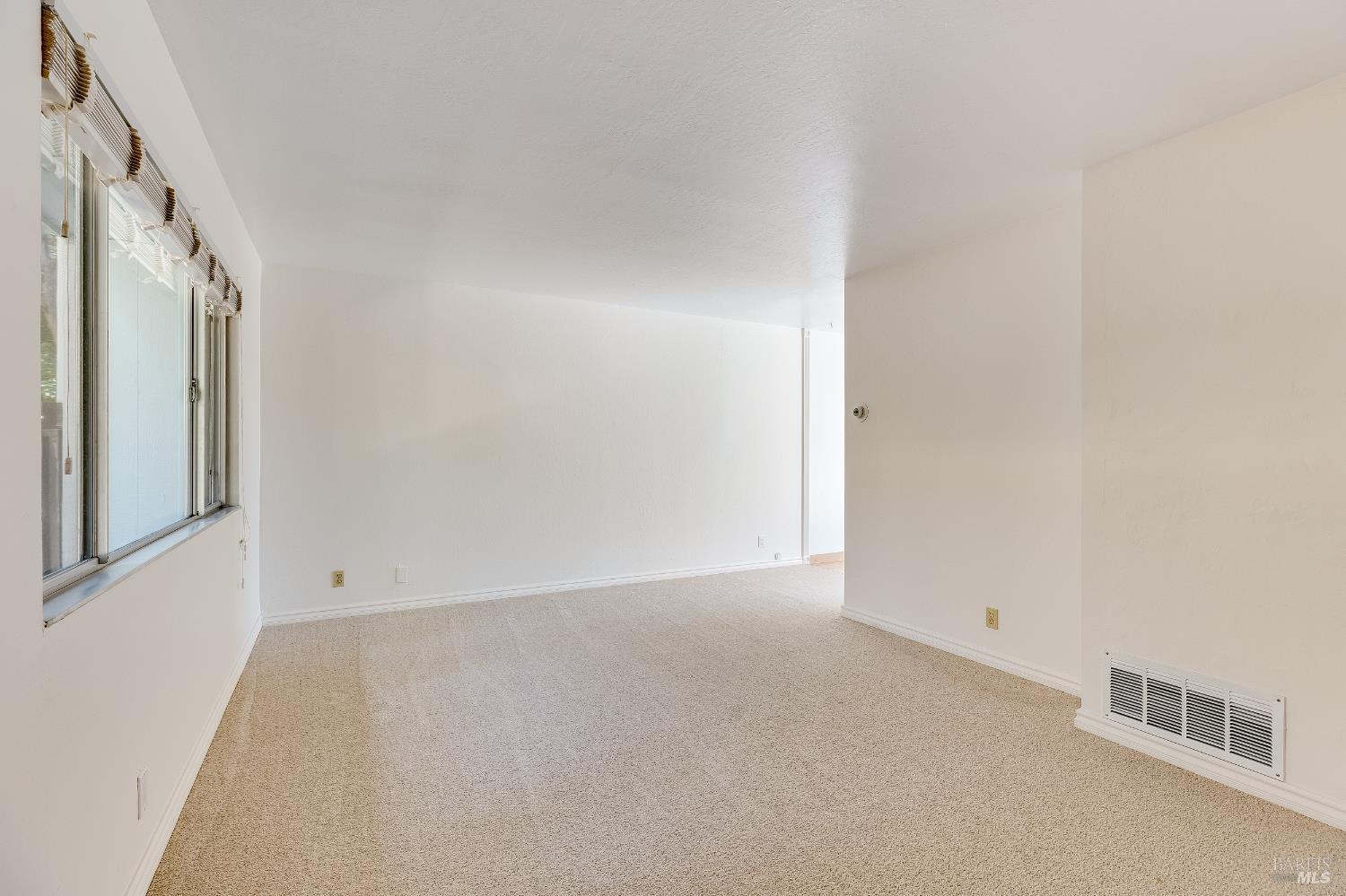 Detail Gallery Image 8 of 62 For 117 Sunset Cir #34,  Benicia,  CA 94510 - 3 Beds | 1/1 Baths