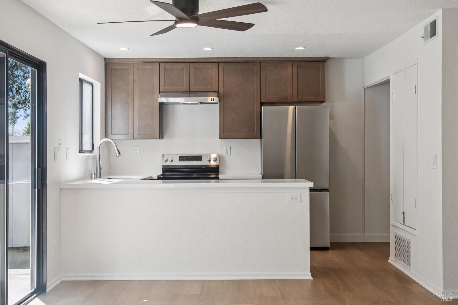 Detail Gallery Image 11 of 24 For 58 Hector Ln, Novato,  CA 94949 - 2 Beds | 1 Baths