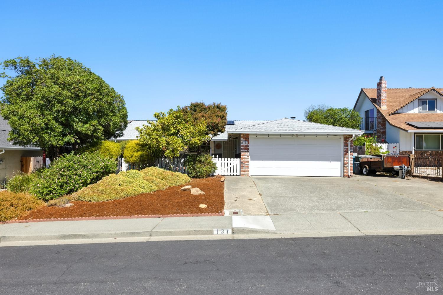 Detail Gallery Image 1 of 33 For 131 Hartford Ave, Vacaville,  CA 95687 - 4 Beds | 2 Baths