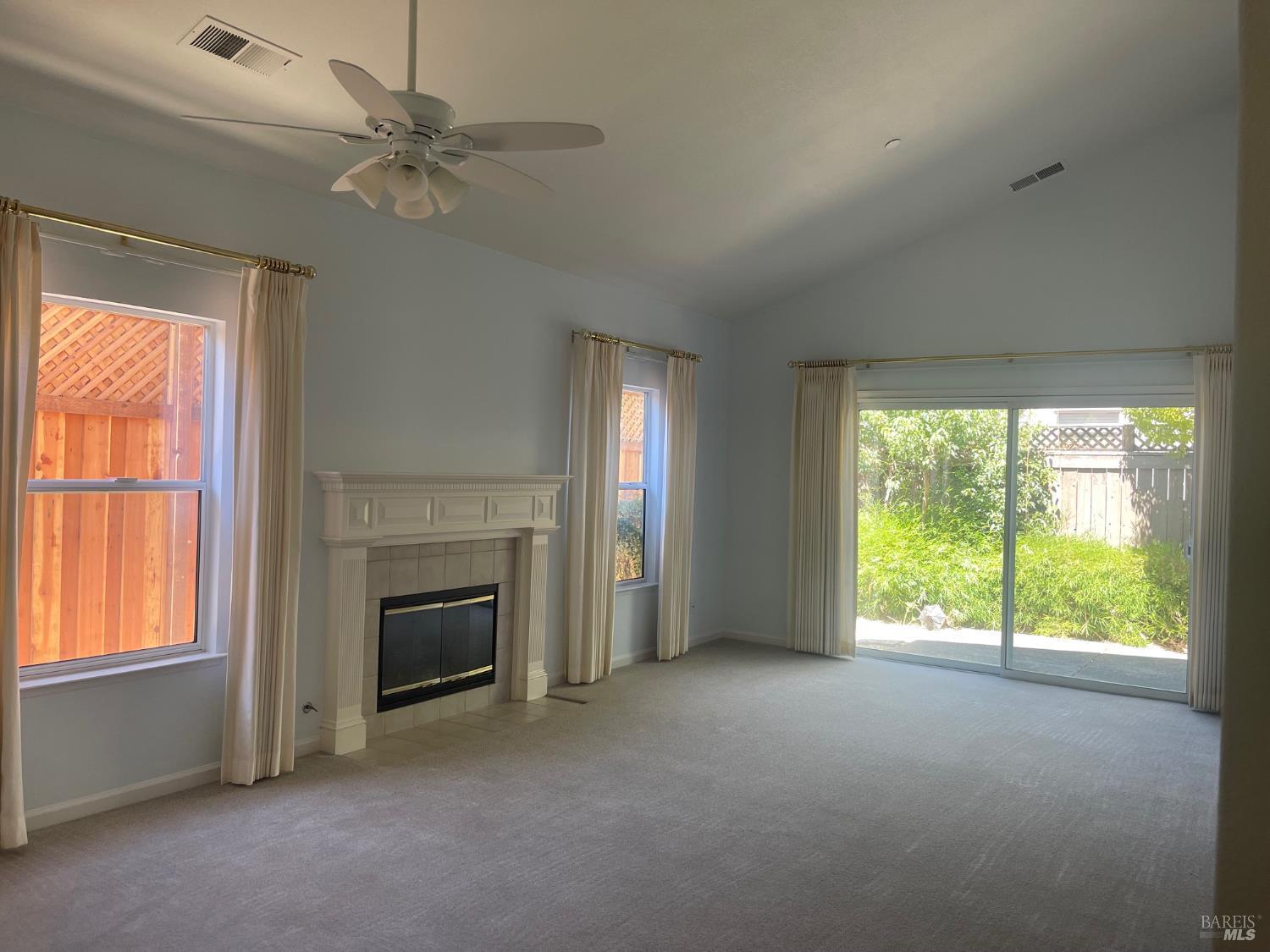 Detail Gallery Image 2 of 8 For 849 Patti Page Ct, Windsor,  CA 95492 - 2 Beds | 2 Baths
