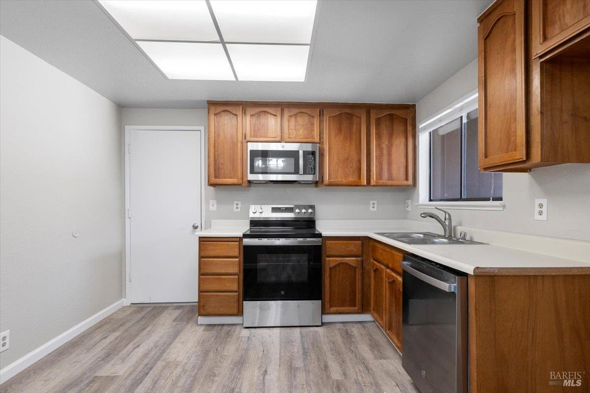 Detail Gallery Image 12 of 44 For 987 Daniel St, Fairfield,  CA 94533 - 2 Beds | 2 Baths