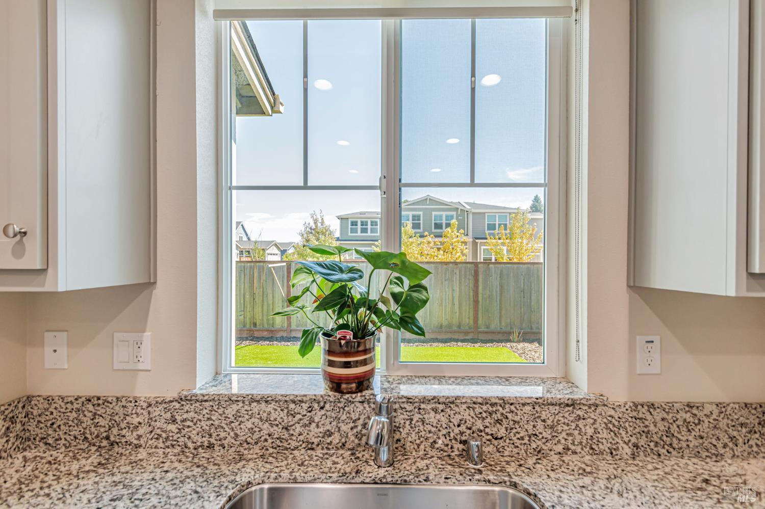 Detail Gallery Image 13 of 41 For 1493 W 3rd St, Santa Rosa,  CA 95401 - 4 Beds | 3 Baths