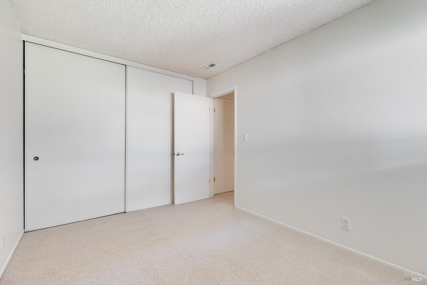 Detail Gallery Image 35 of 62 For 117 Sunset Cir #34,  Benicia,  CA 94510 - 3 Beds | 1/1 Baths