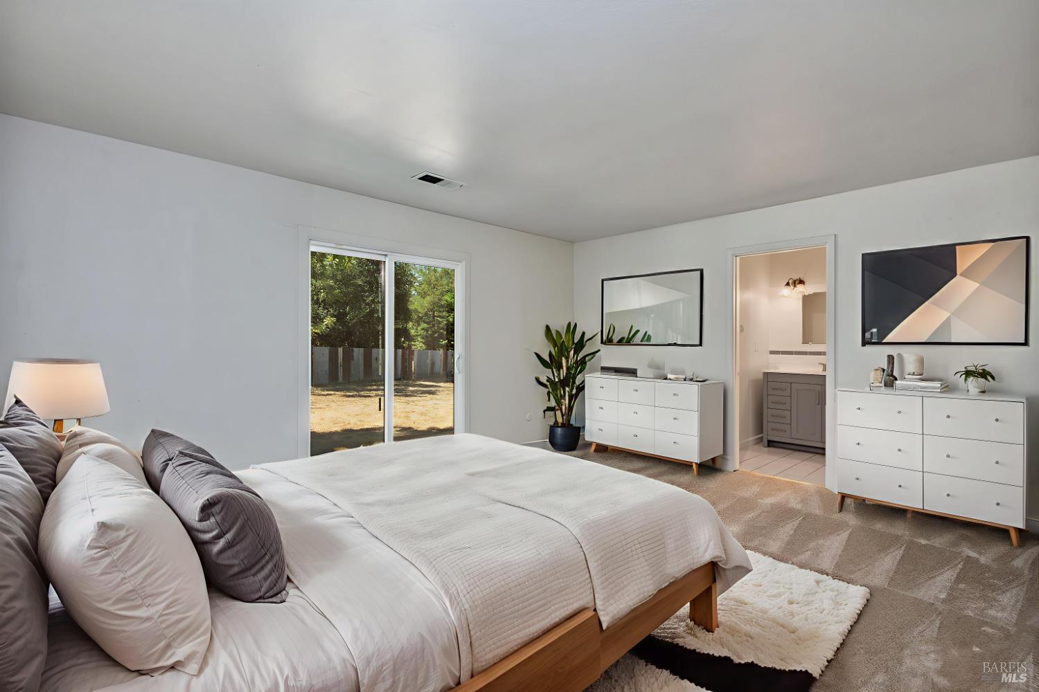 Detail Gallery Image 5 of 51 For 5414 Hessel Ave, Sebastopol,  CA 95472 - 3 Beds | 2 Baths