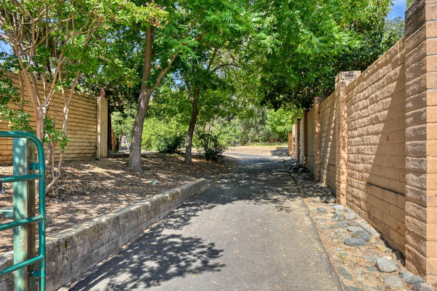 Detail Gallery Image 40 of 54 For 967 Cedar Brook Ln, Vacaville,  CA 95687 - 4 Beds | 2/1 Baths
