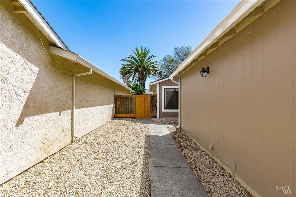Detail Gallery Image 38 of 44 For 987 Daniel St, Fairfield,  CA 94533 - 2 Beds | 2 Baths