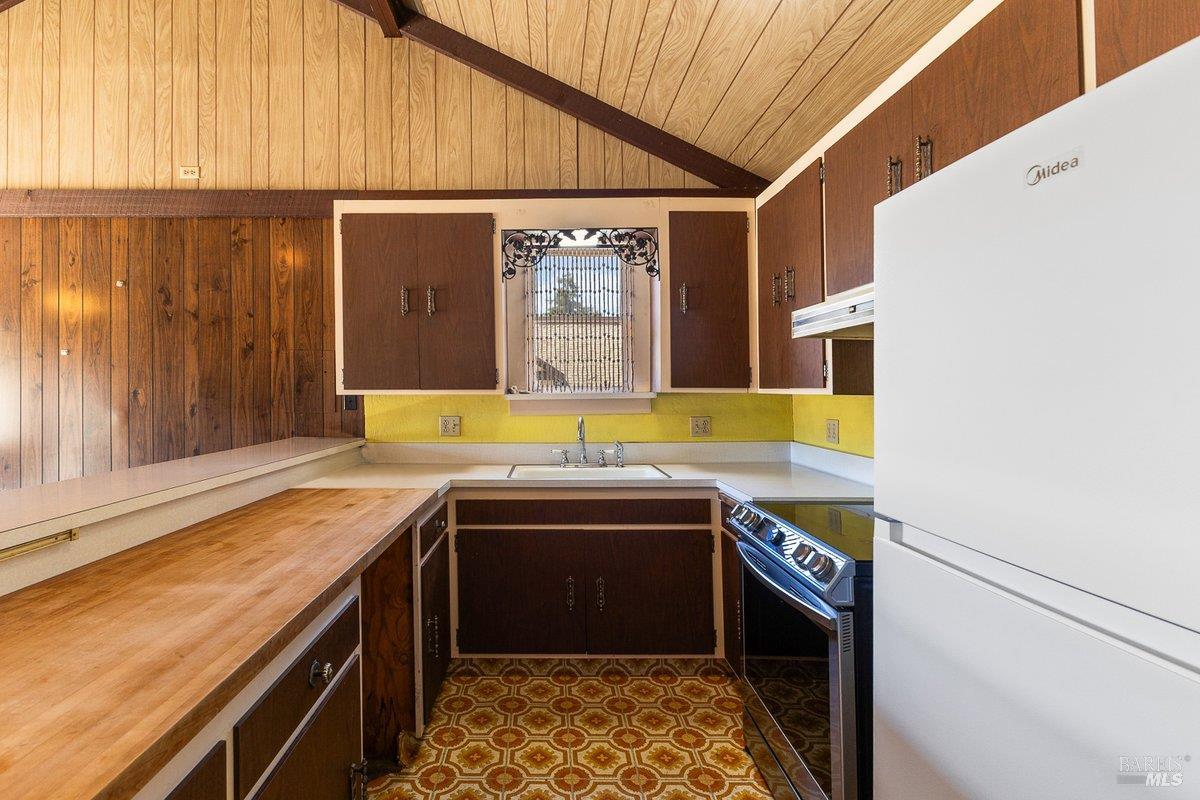 Detail Gallery Image 10 of 67 For 300 W Railroad Ave, Cotati,  CA 94931 - 3 Beds | 3 Baths