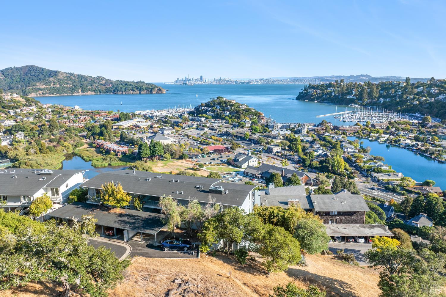 Detail Gallery Image 9 of 11 For 45 Corinthian Ct #32,  Belvedere Tiburon,  CA 94920 - 2 Beds | 2 Baths