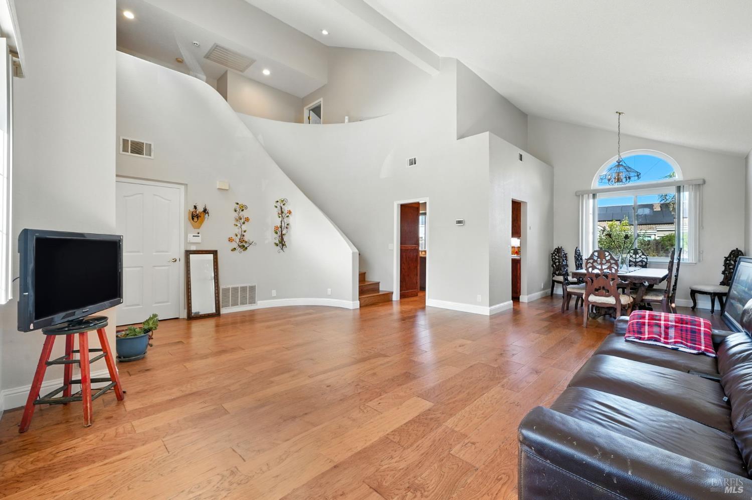 Detail Gallery Image 12 of 28 For 330 Engell Ct, Suisun City,  CA 94585 - 3 Beds | 2/1 Baths
