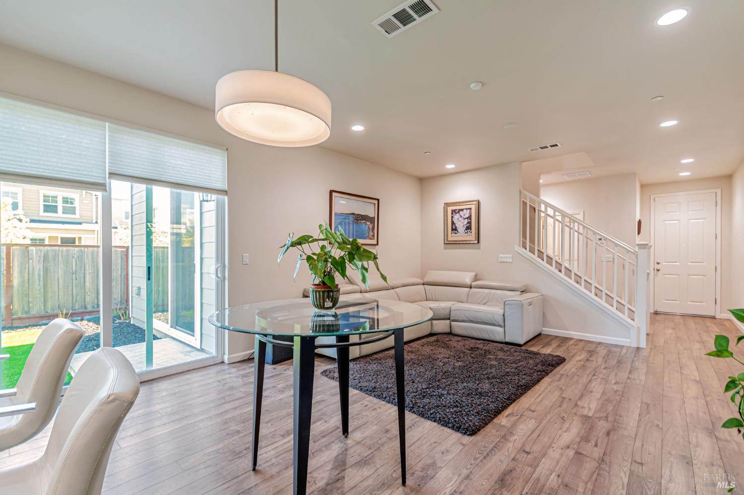 Detail Gallery Image 9 of 41 For 1493 W 3rd St, Santa Rosa,  CA 95401 - 4 Beds | 3 Baths