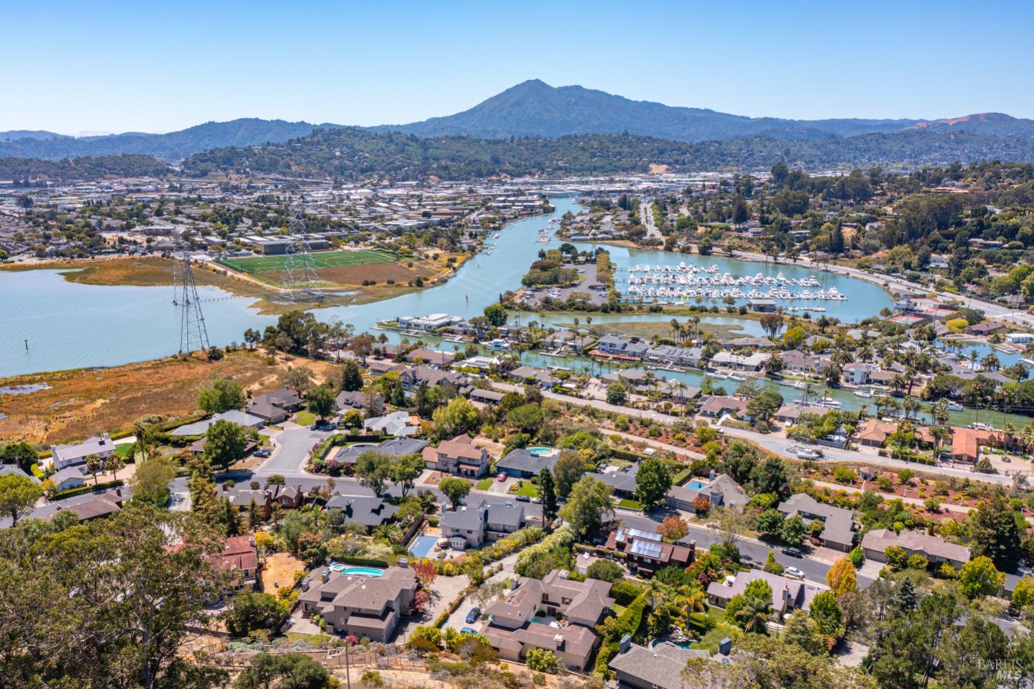 Detail Gallery Image 9 of 25 For 63 Bay Way, San Rafael,  CA 94901 - 4 Beds | 3/1 Baths