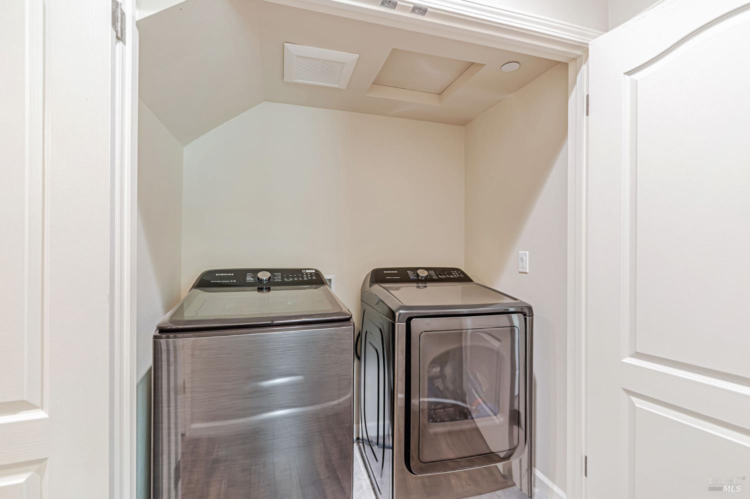 Detail Gallery Image 28 of 41 For 1493 W 3rd St, Santa Rosa,  CA 95401 - 4 Beds | 3 Baths
