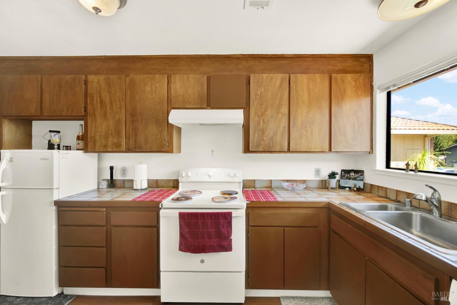 Detail Gallery Image 8 of 50 For 240 Grand Canyon Dr, Vacaville,  CA 95687 - 2 Beds | 2 Baths