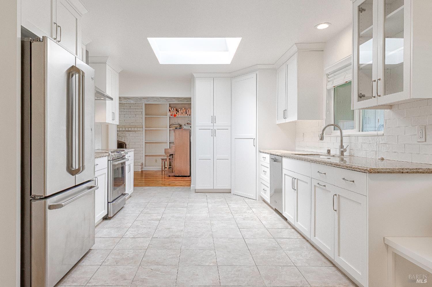Detail Gallery Image 18 of 51 For 2880 Creekside Rd, Santa Rosa,  CA 95405 - 3 Beds | 2/1 Baths