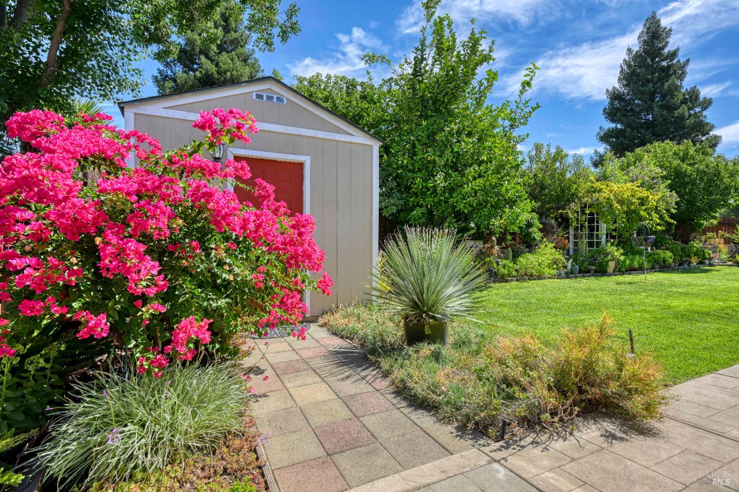 Detail Gallery Image 35 of 54 For 967 Cedar Brook Ln, Vacaville,  CA 95687 - 4 Beds | 2/1 Baths