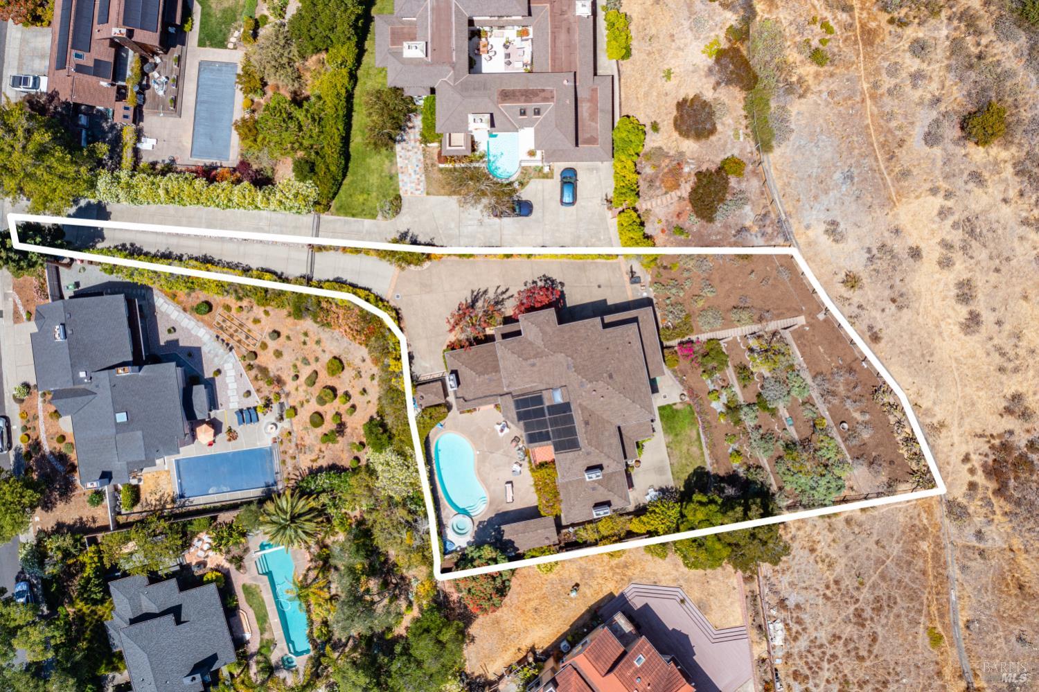 Detail Gallery Image 8 of 25 For 63 Bay Way, San Rafael,  CA 94901 - 4 Beds | 3/1 Baths