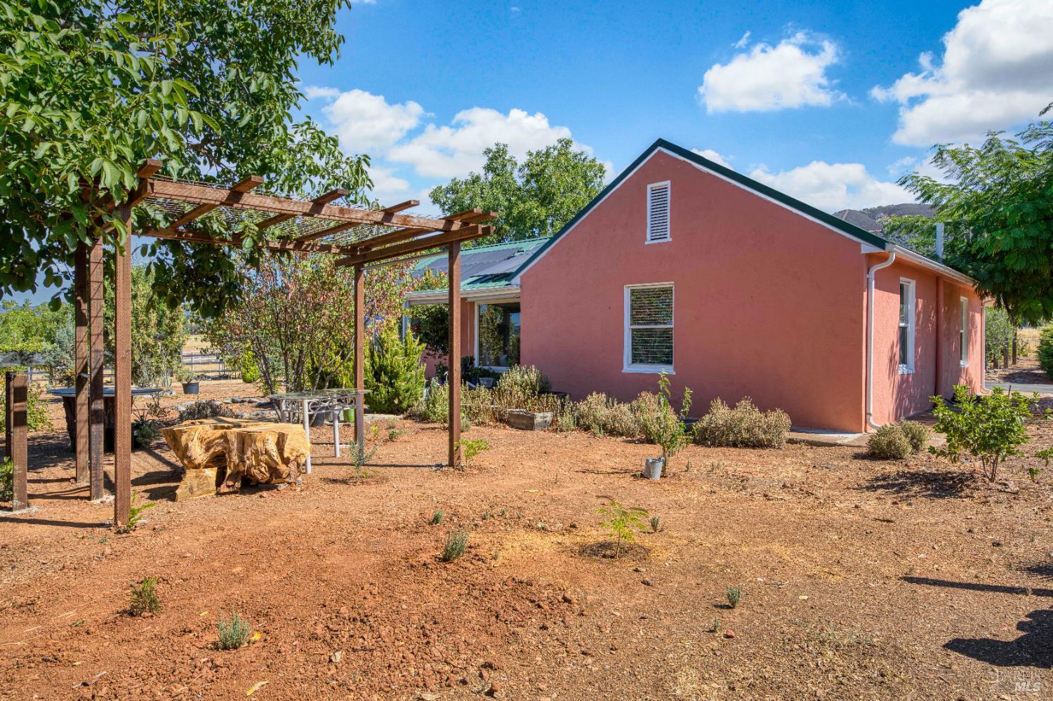 Detail Gallery Image 8 of 47 For 1720 E State Highway 20 Hwy, Upper Lake,  CA 95485 - 3 Beds | 1 Baths