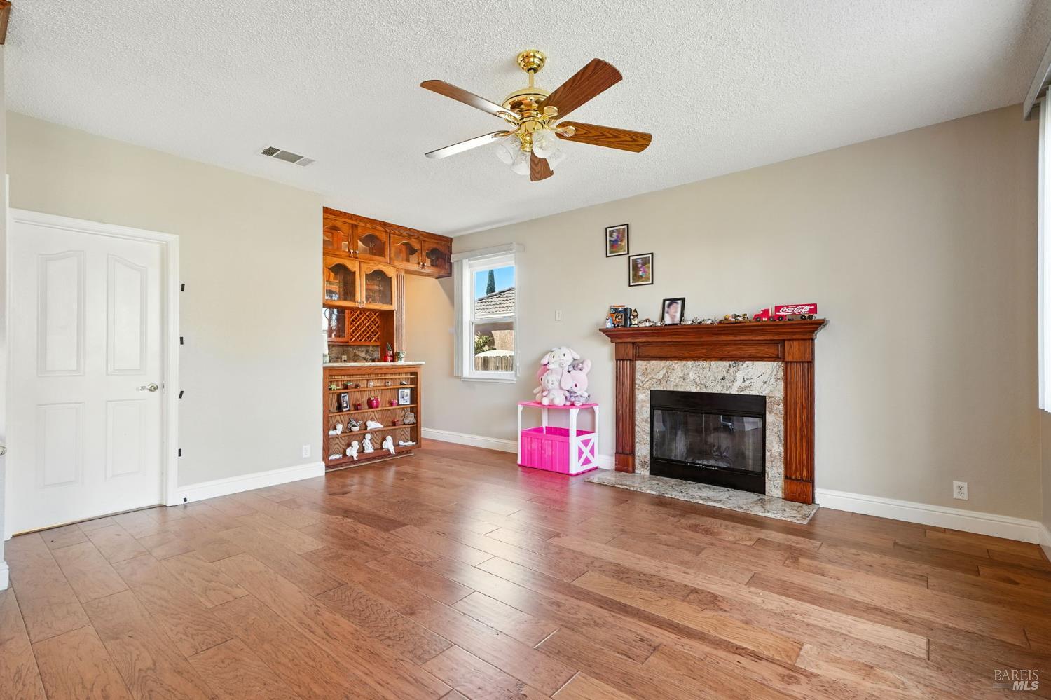Detail Gallery Image 7 of 28 For 330 Engell Ct, Suisun City,  CA 94585 - 3 Beds | 2/1 Baths