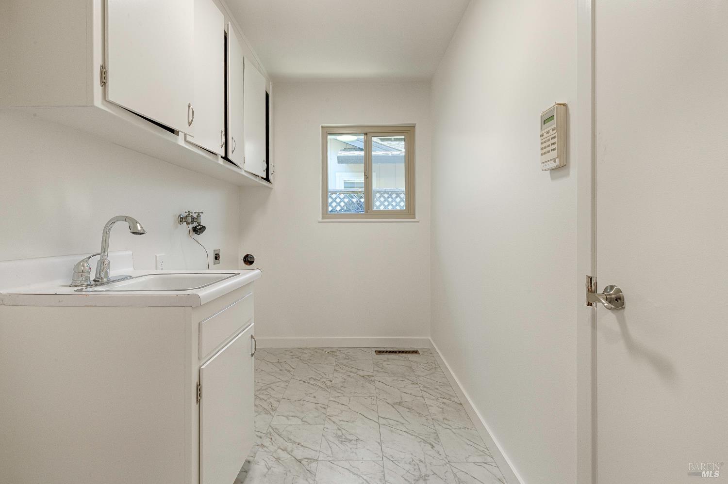 Detail Gallery Image 41 of 51 For 2880 Creekside Rd, Santa Rosa,  CA 95405 - 3 Beds | 2/1 Baths